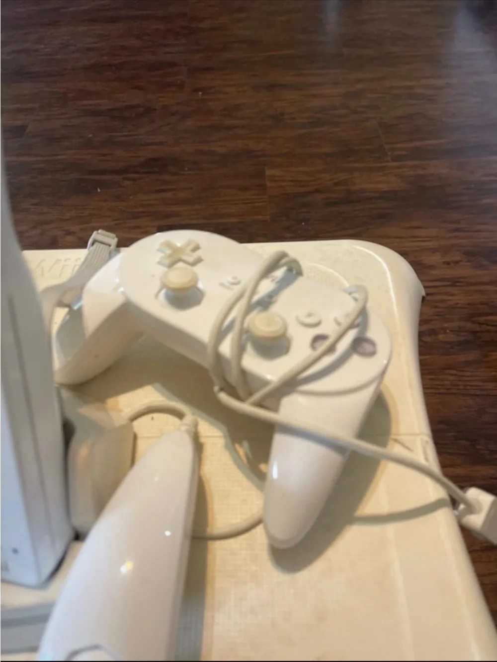 Nintendo Wii Console Bundle in White with Wii Fit Board